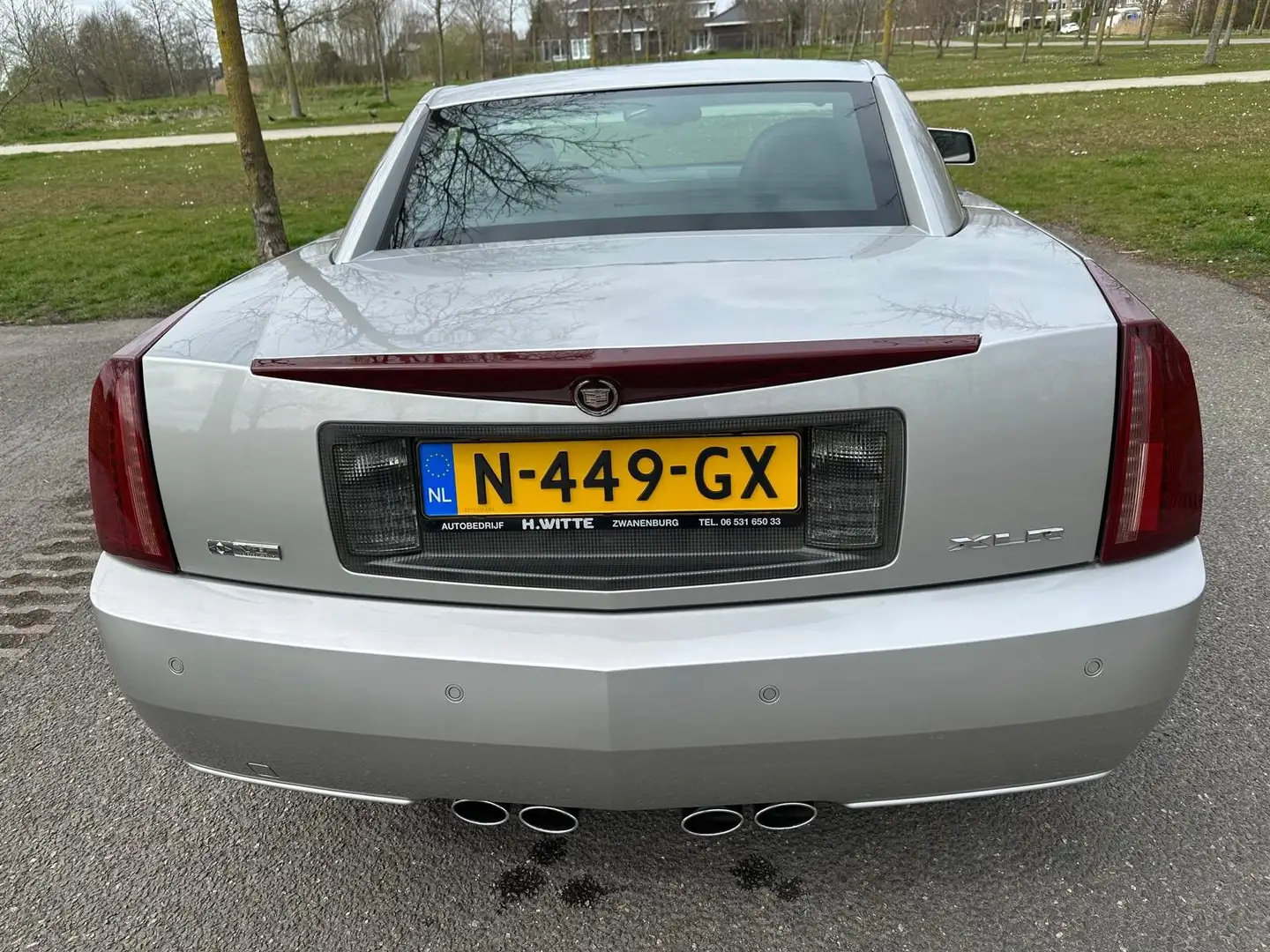 Cadillac XLR V 8 Convertible Grau - 2