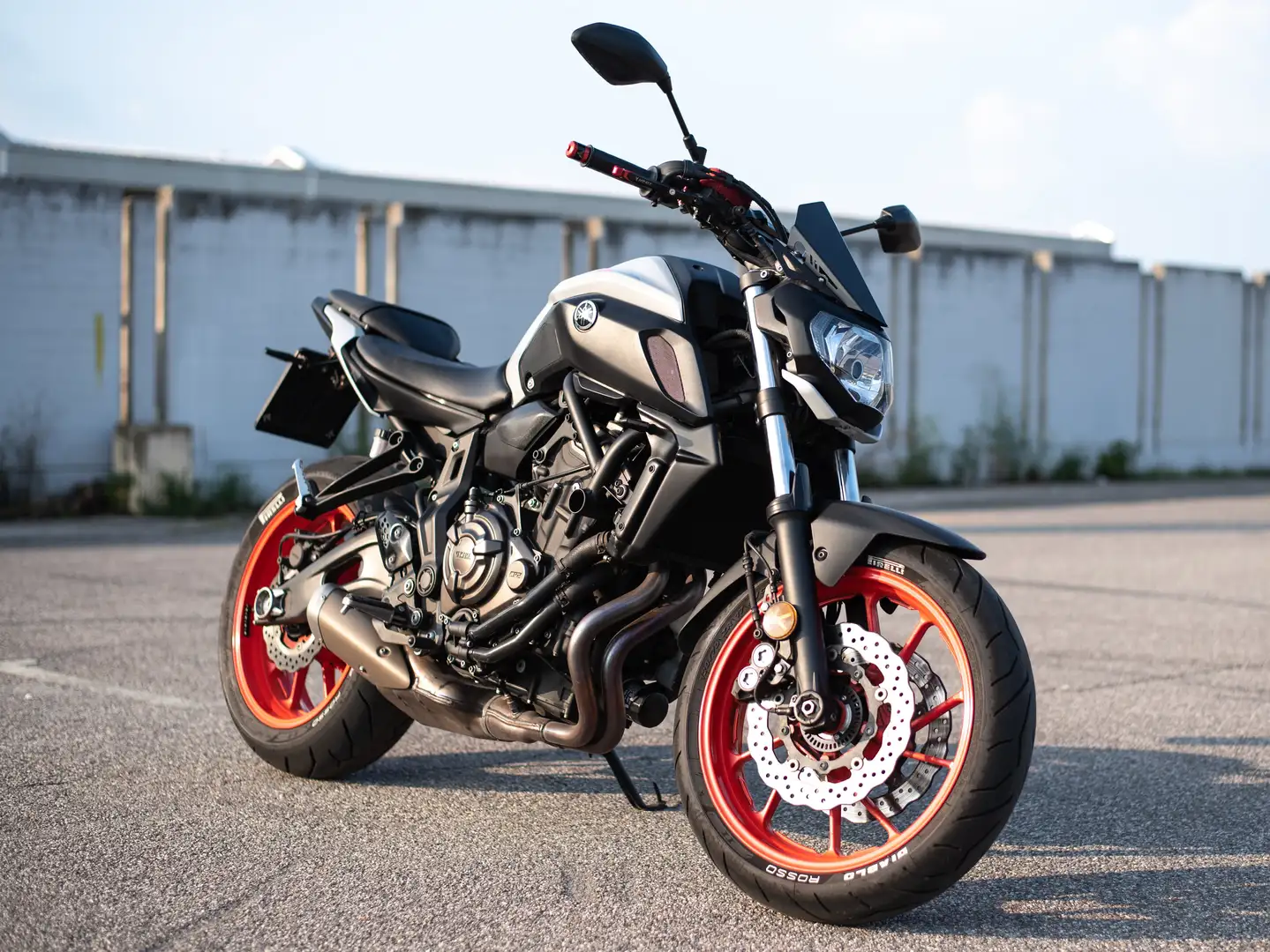 Yamaha MT-07 Bílá - 1