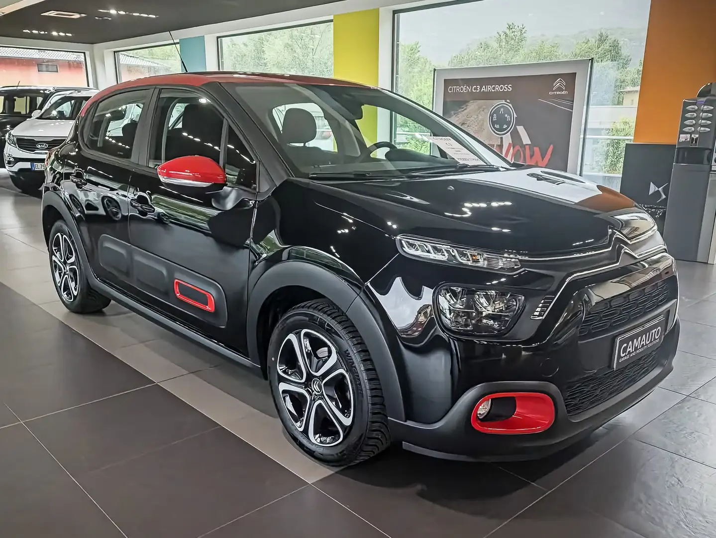 Citroen C3 C3 1.2 Turbo 110cv Shine Zwart - 1