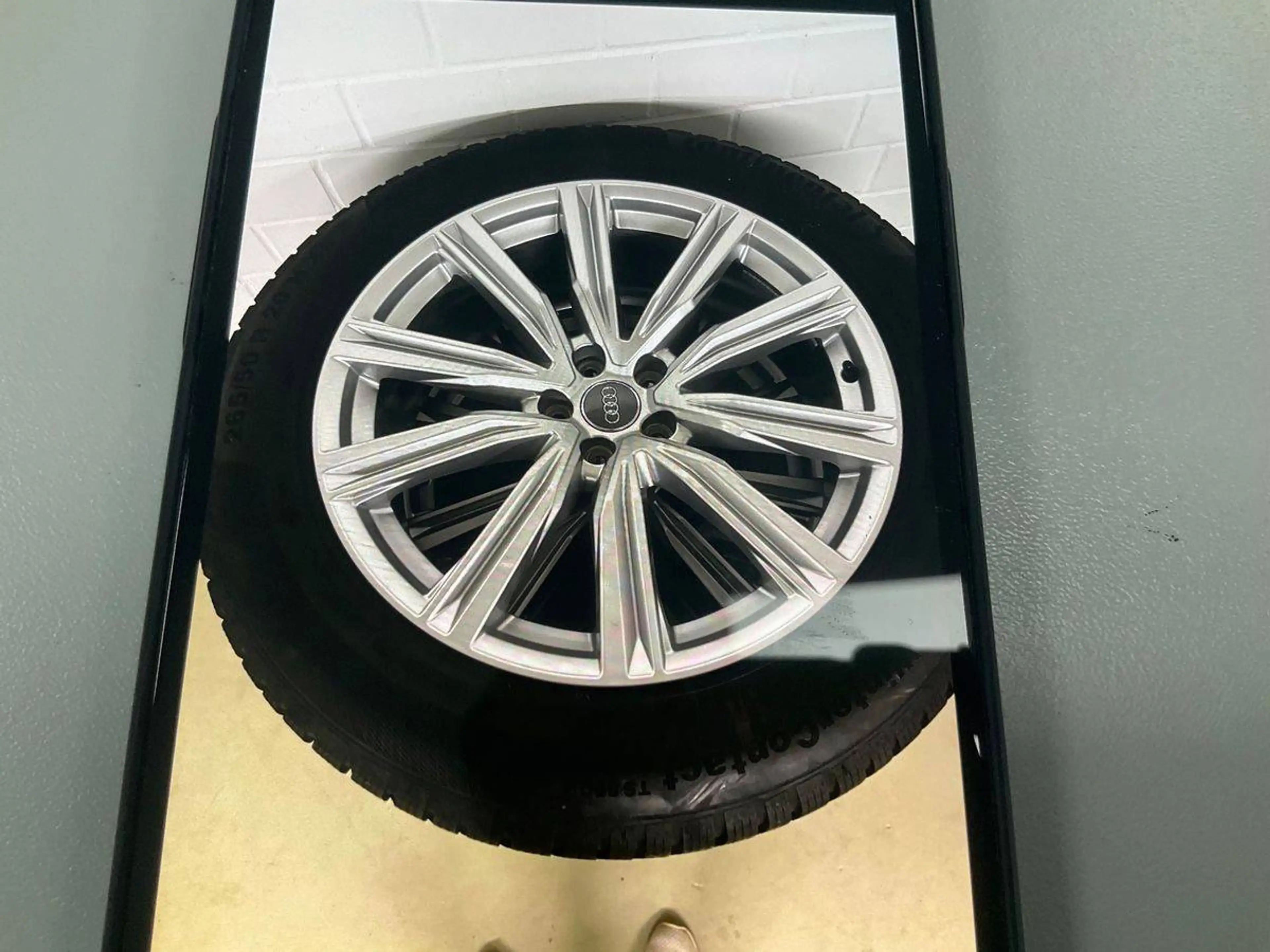 Audi SQ8 4.0 TFSI quattro — photo 10