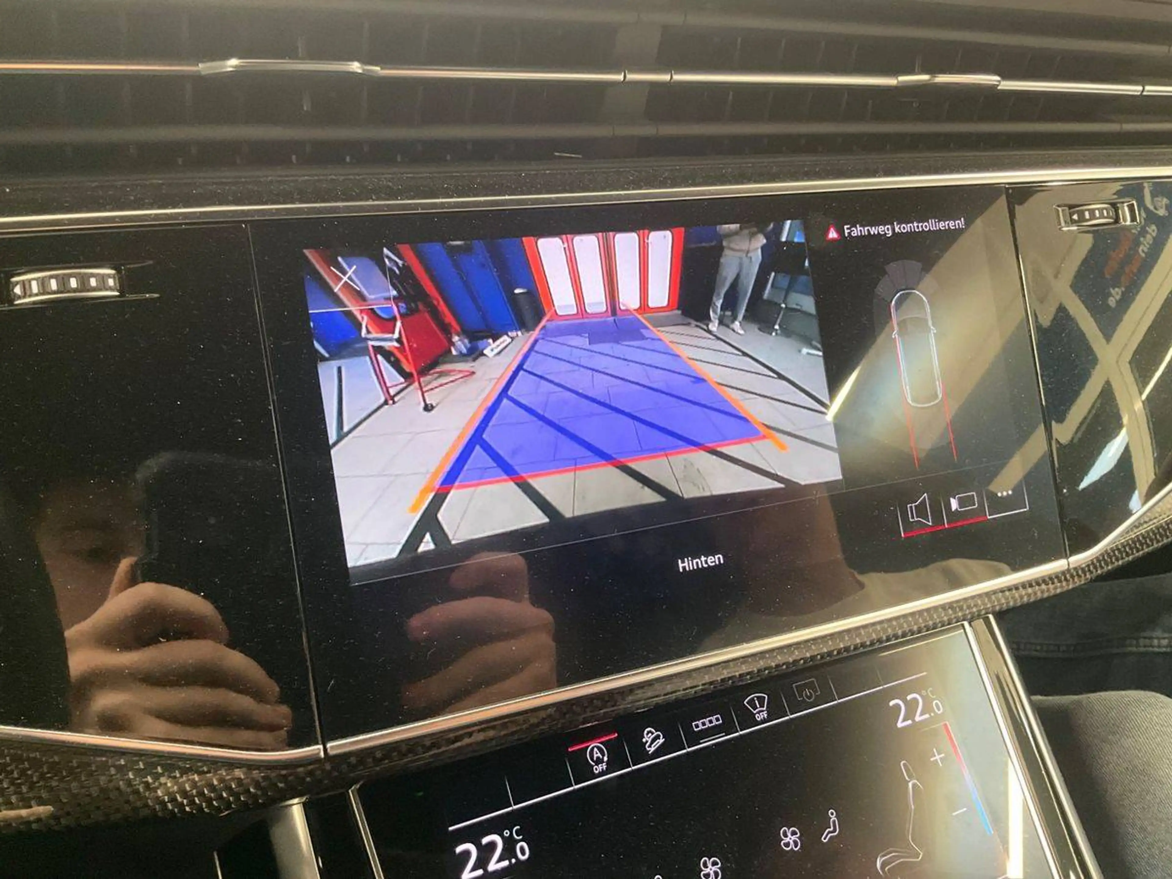 Audi SQ8 4.0 TFSI quattro — photo 8