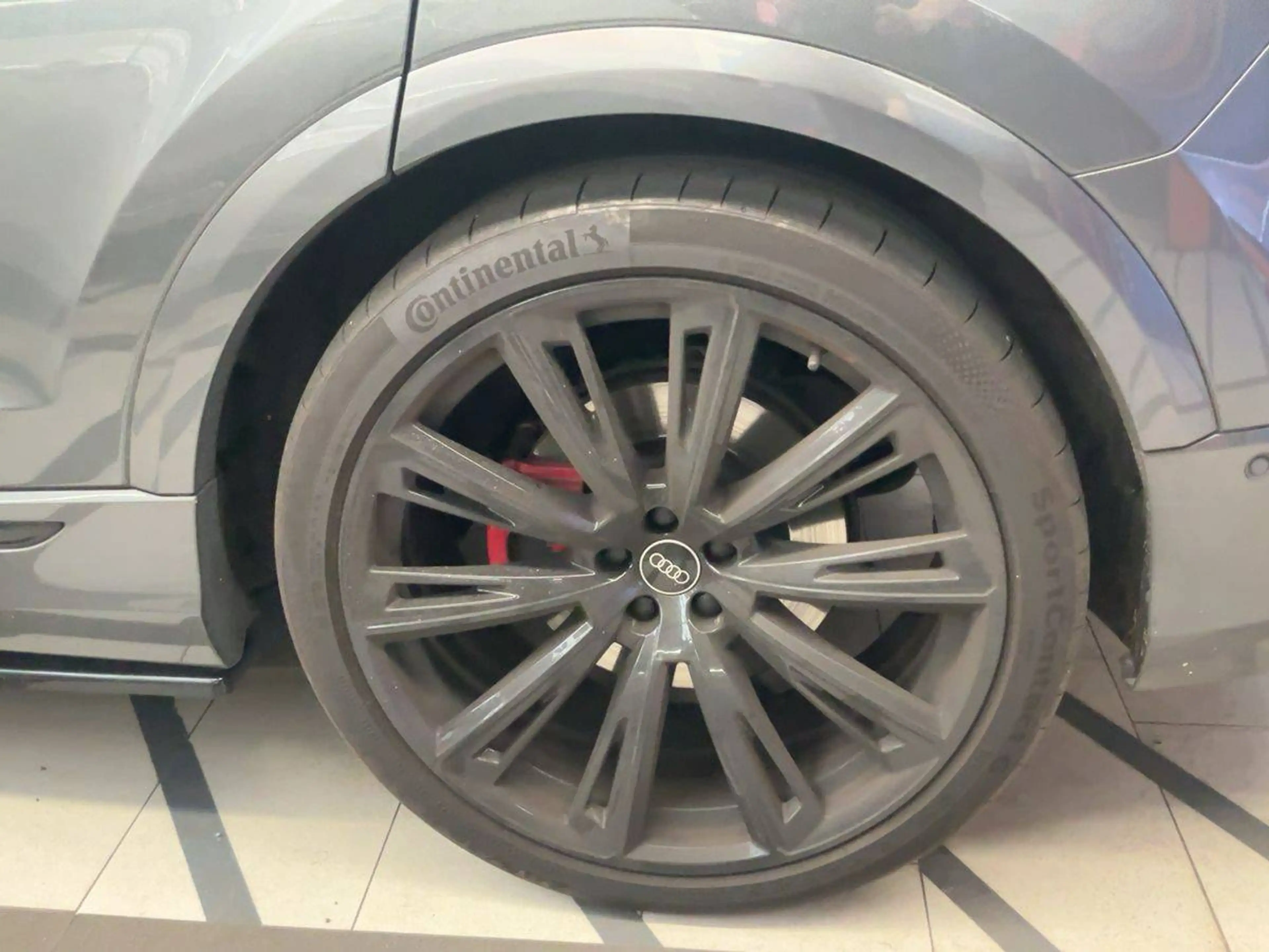 Audi SQ8 4.0 TFSI quattro — photo 14