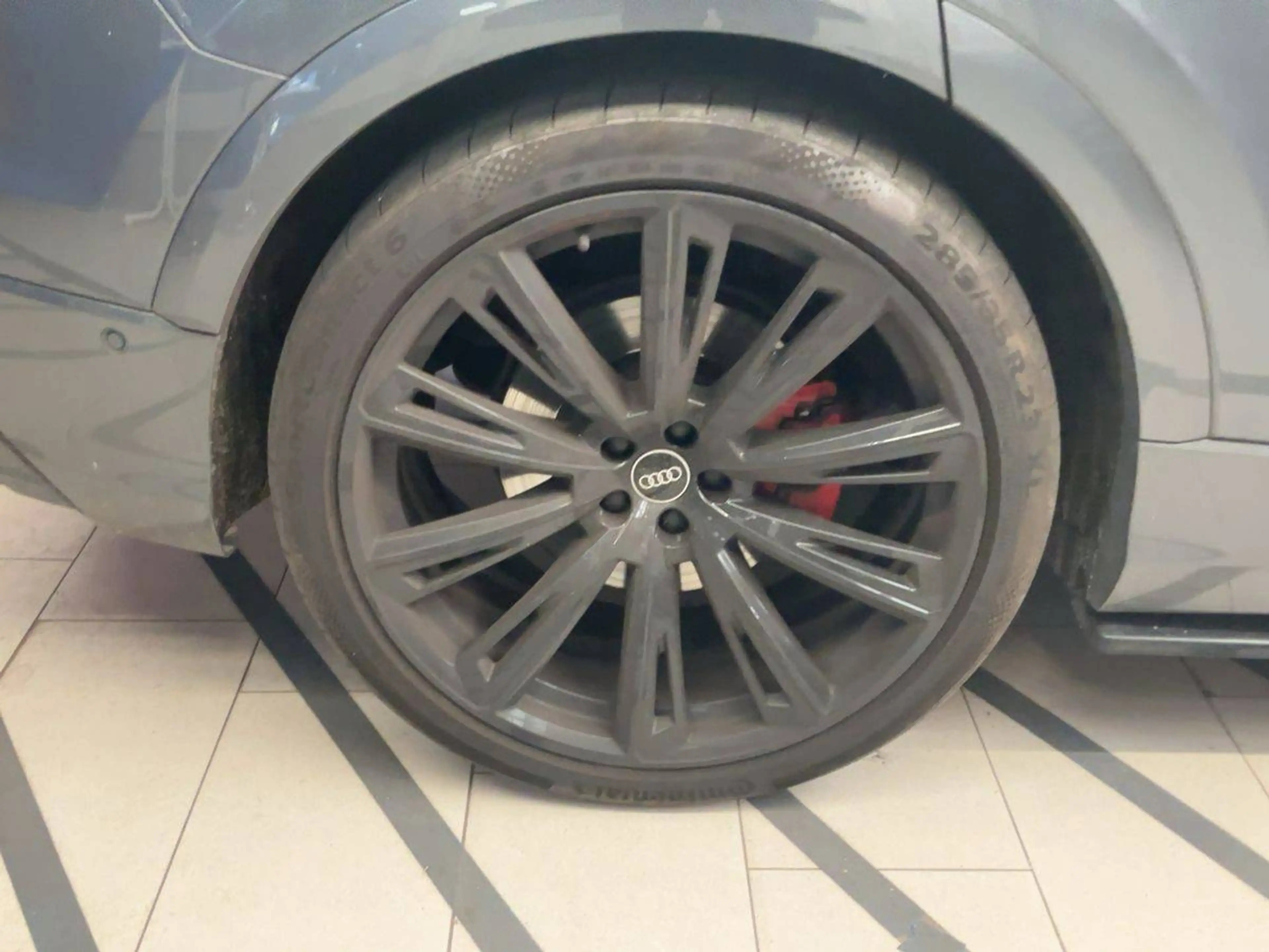 Audi SQ8 4.0 TFSI quattro — photo 12