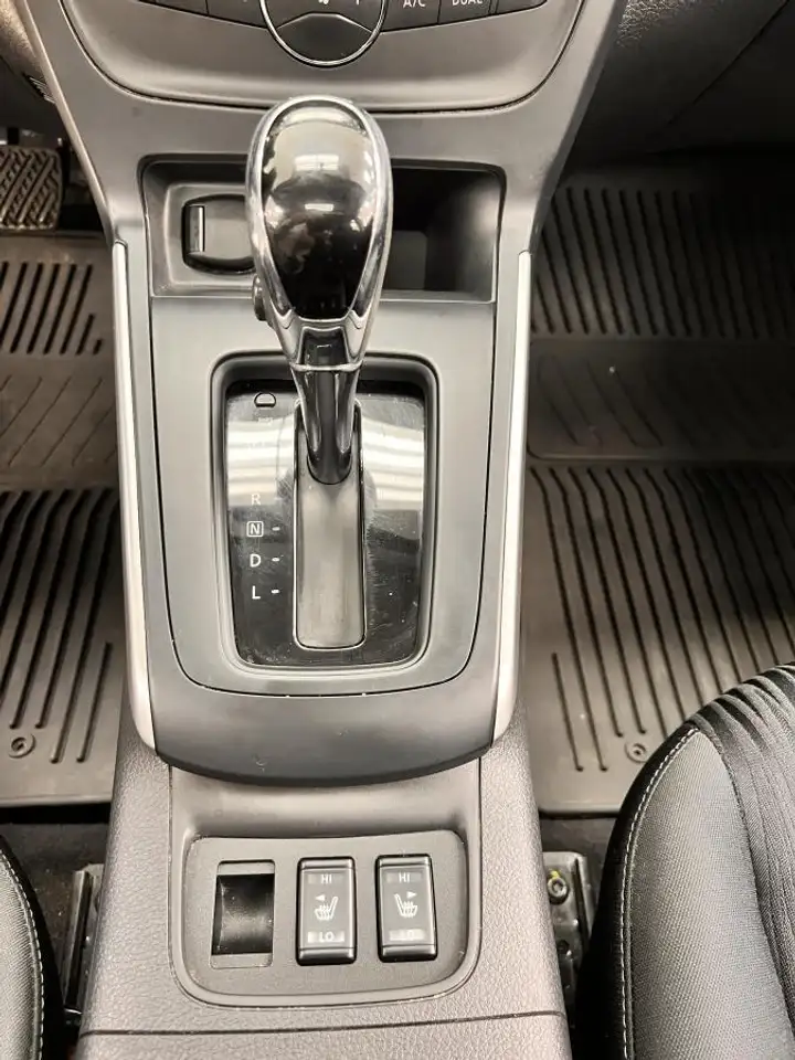 Nissan Sentra снимка Nissan Sentra
