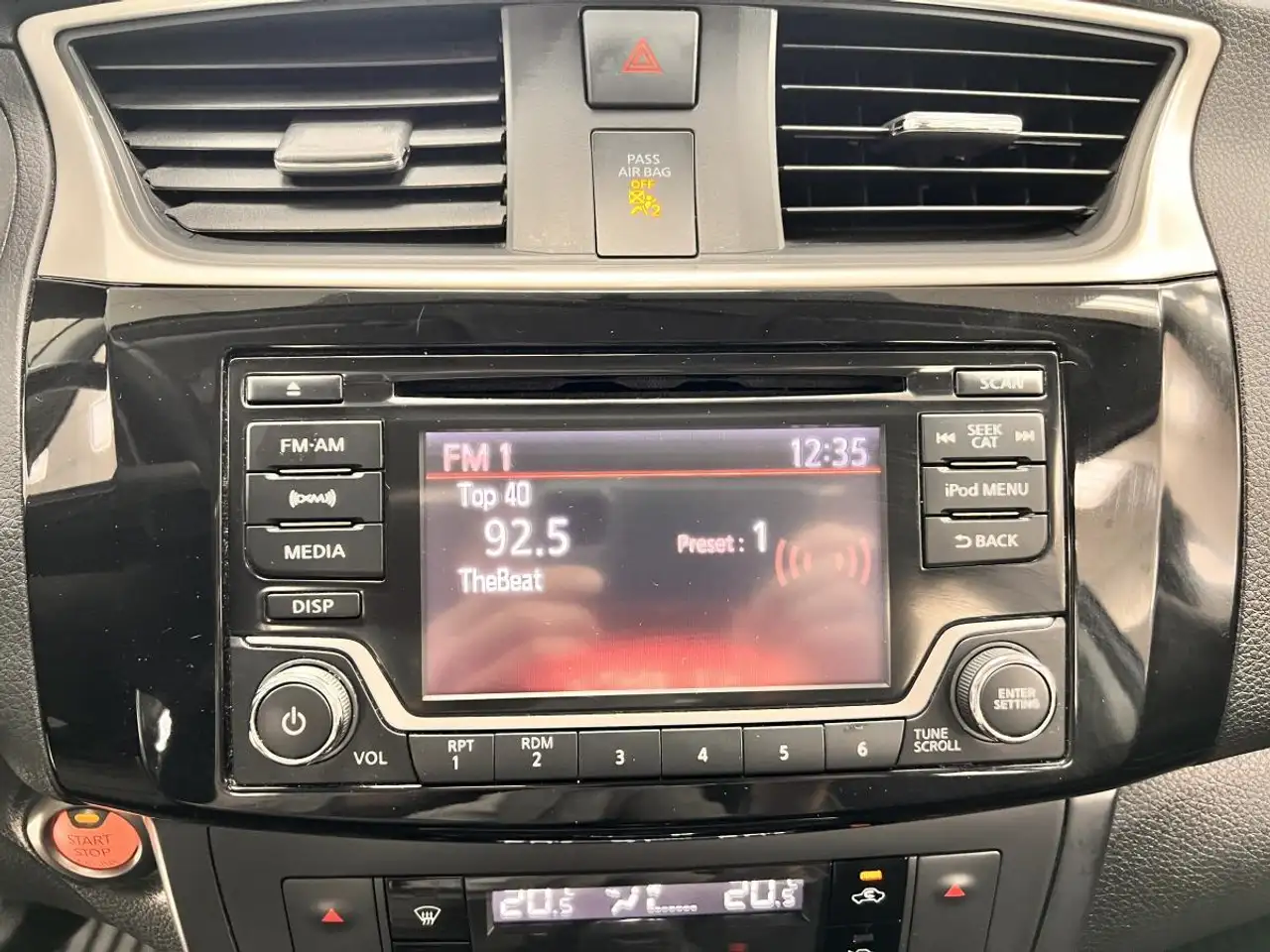 Nissan Sentra снимка Nissan Sentra