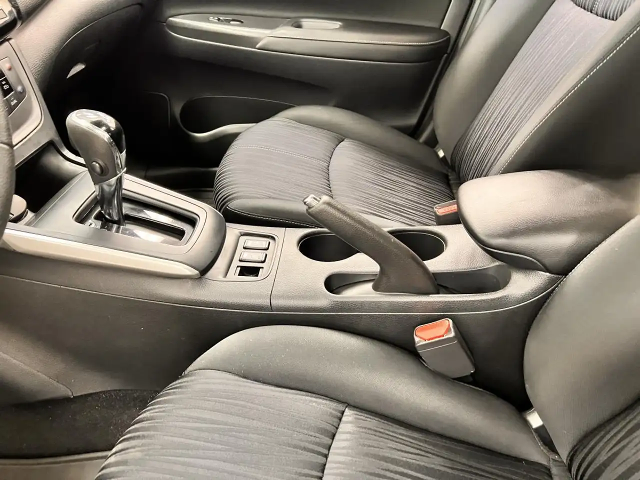 Nissan Sentra снимка Nissan Sentra