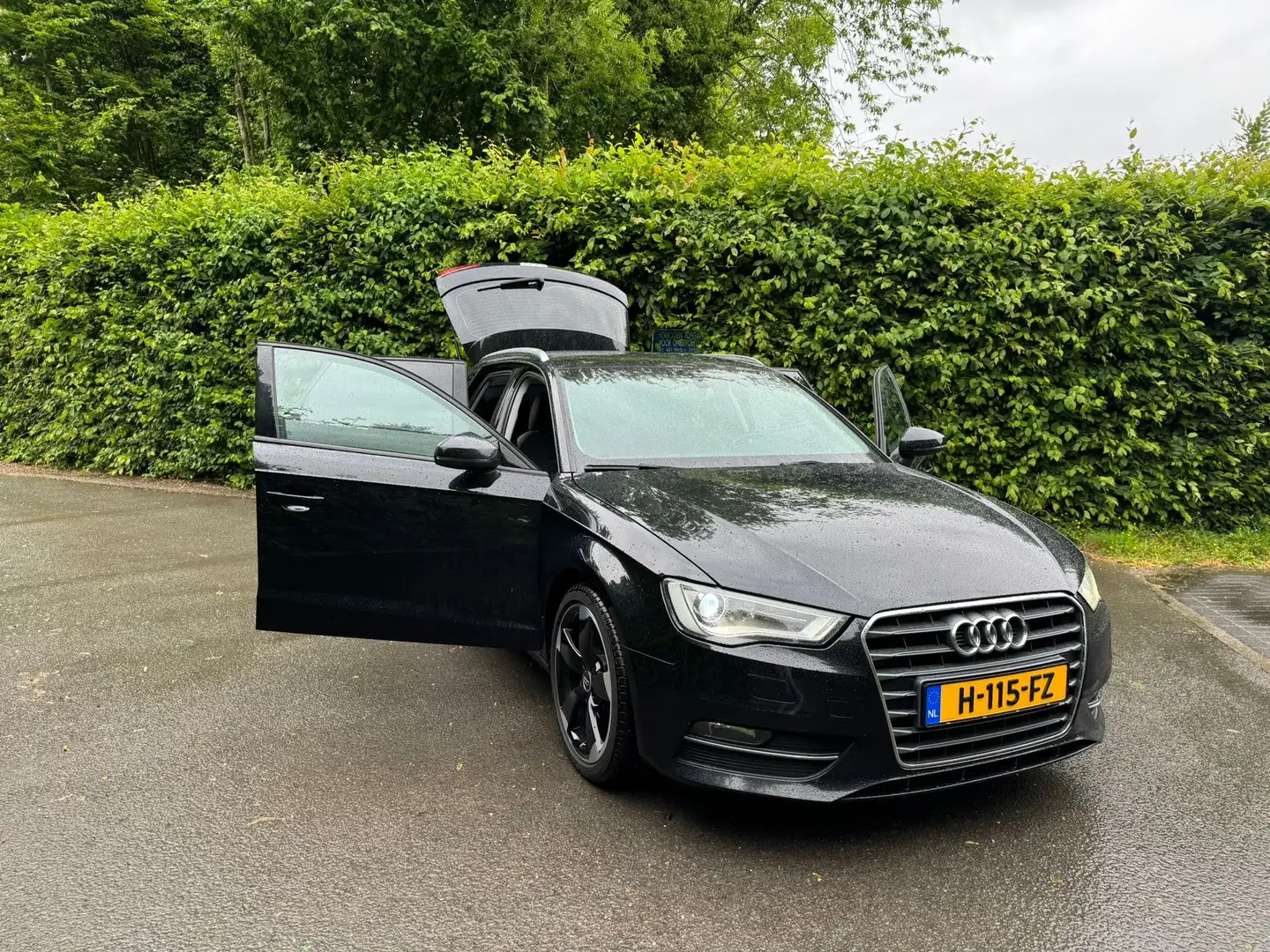 Audi A3 1.4 tfsi Zwart - 2