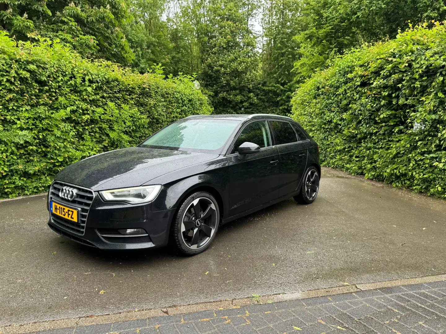 Audi A3 1.4 tfsi Zwart - 1