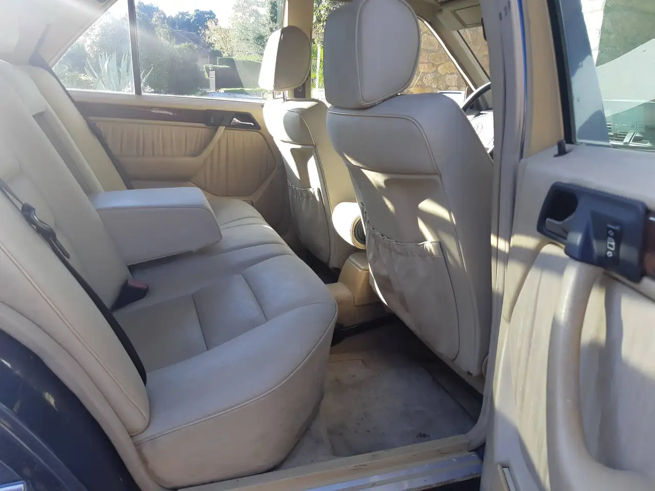 Mercedes-Benz 300E, foto 2