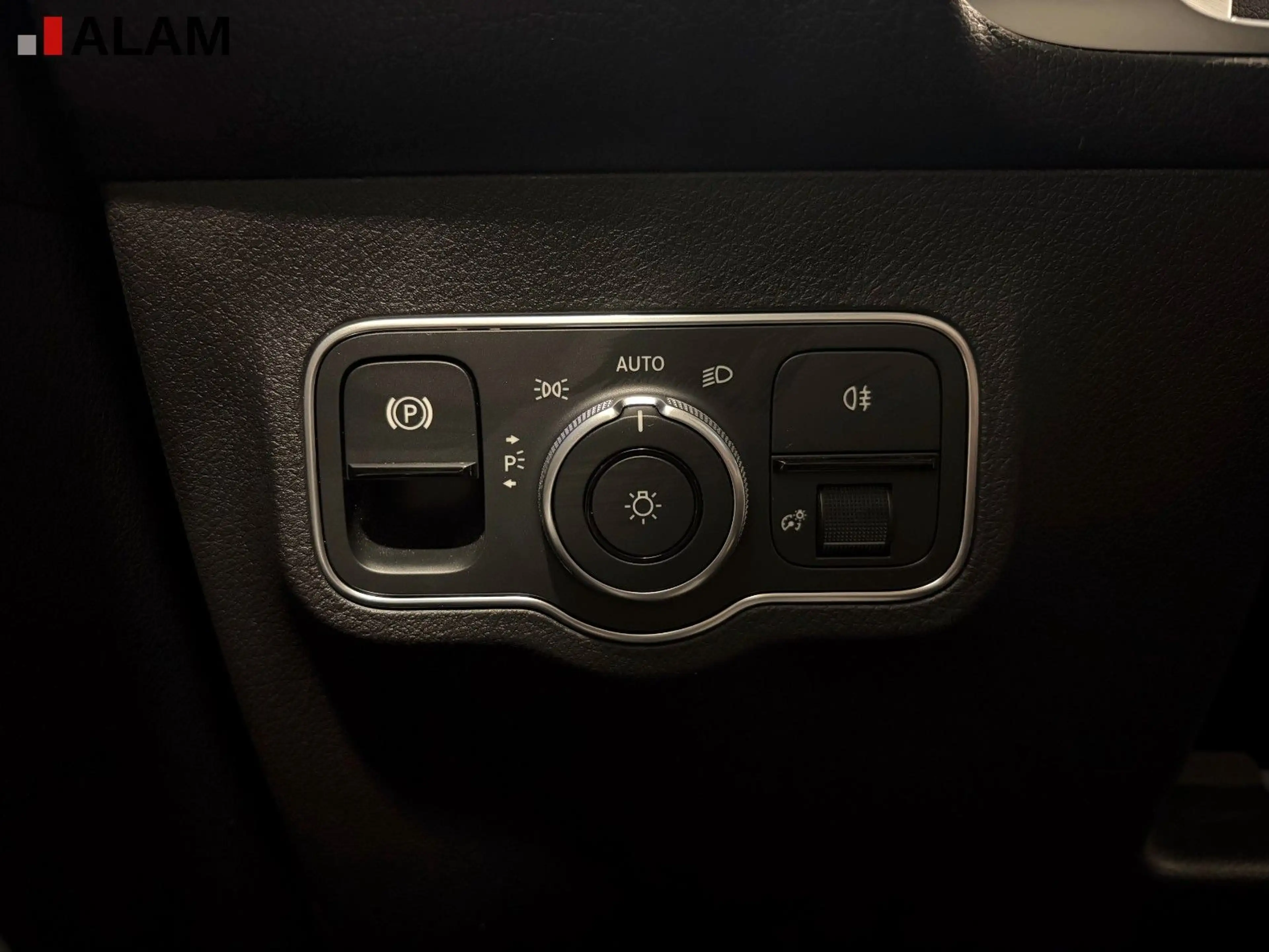 Mercedes-Benz EQB 250 Distr. 7 Sitzer LED HUD Night-Paket 360 — photo 14