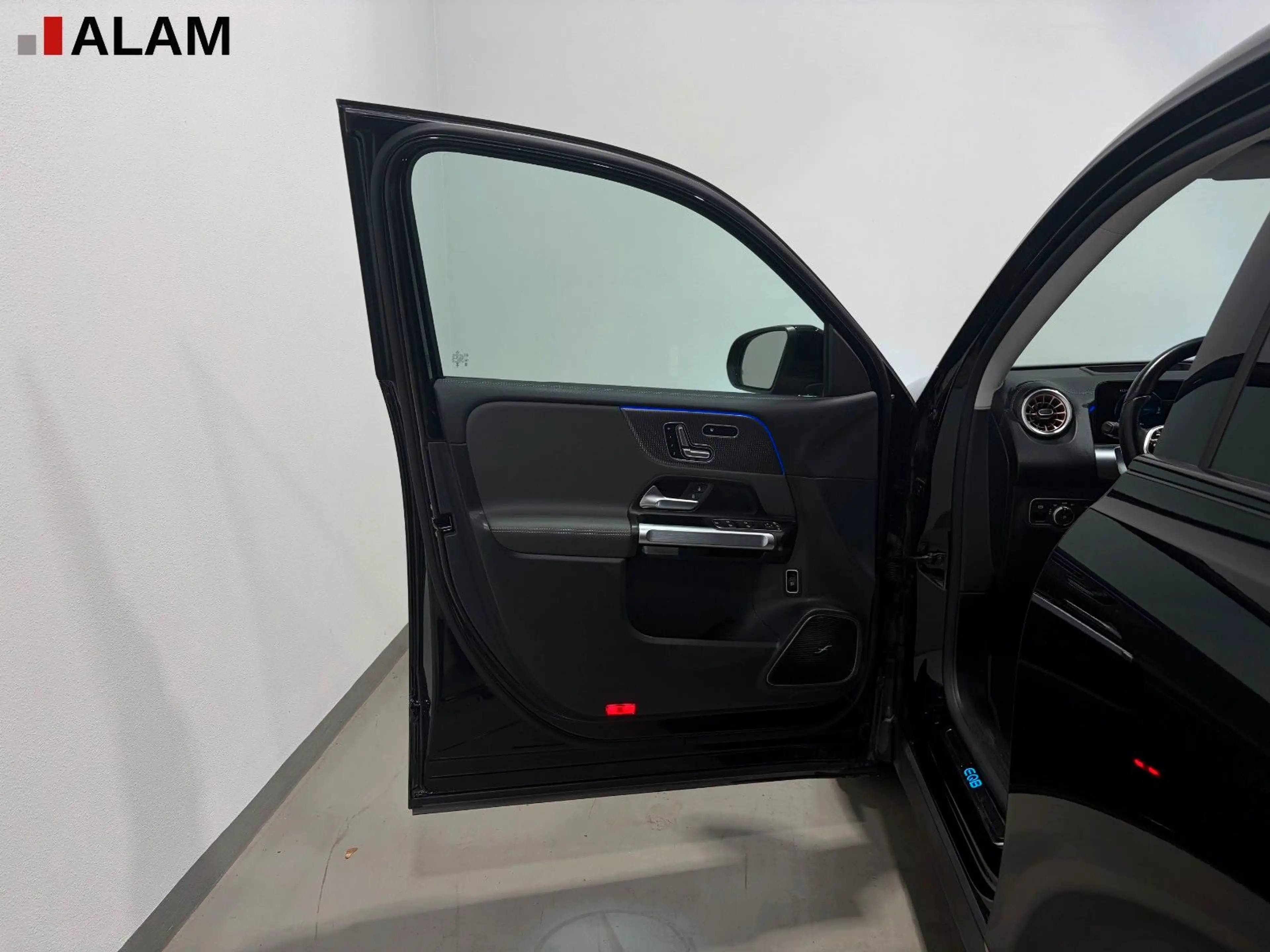 Mercedes-Benz EQB 250 Distr. 7 Sitzer LED HUD Night-Paket 360 — photo 11