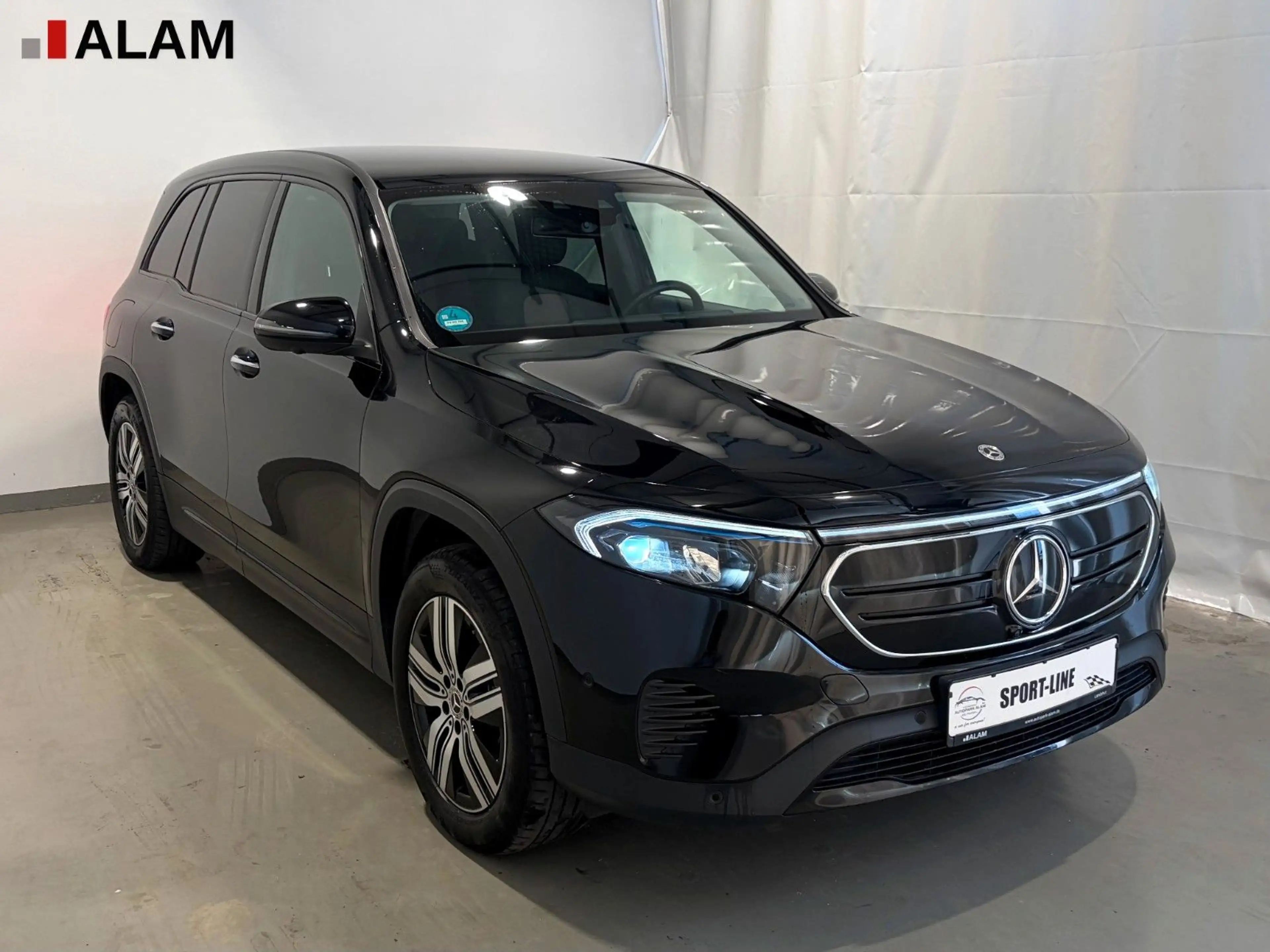 Mercedes-Benz EQB 250 Distr. 7 Sitzer LED HUD Night-Paket 360 — photo 3