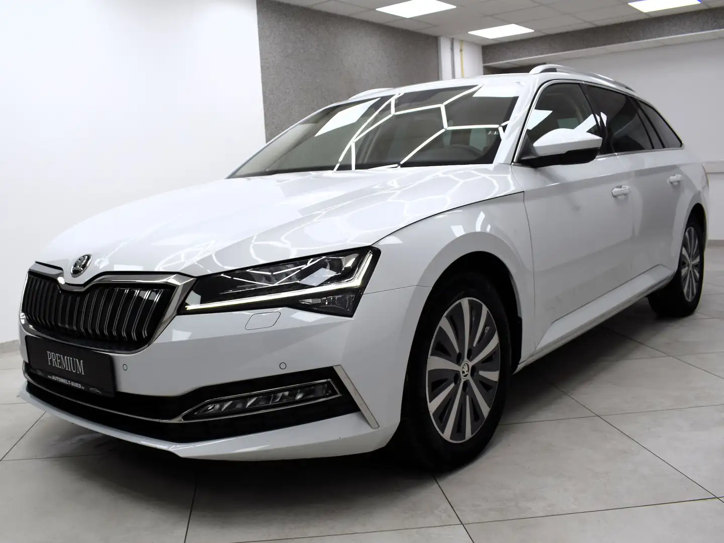 Skoda Superb iV Style 1.4 TSI eHybrid AHK Matrix ACC Mem Rcam Bianco - 2