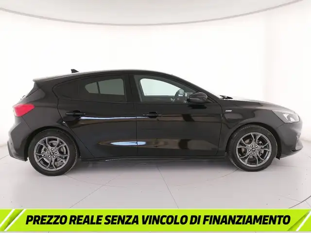 Ford Focus view 3