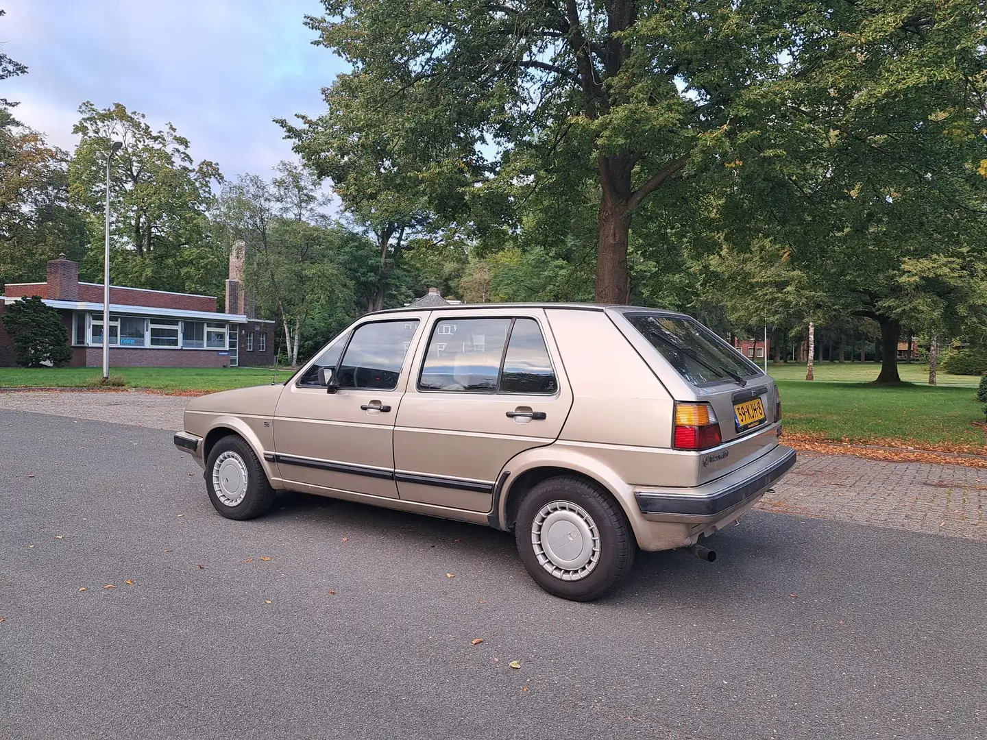 Volkswagen Golf 1.8 Carat 1985 Бронзовий - 1