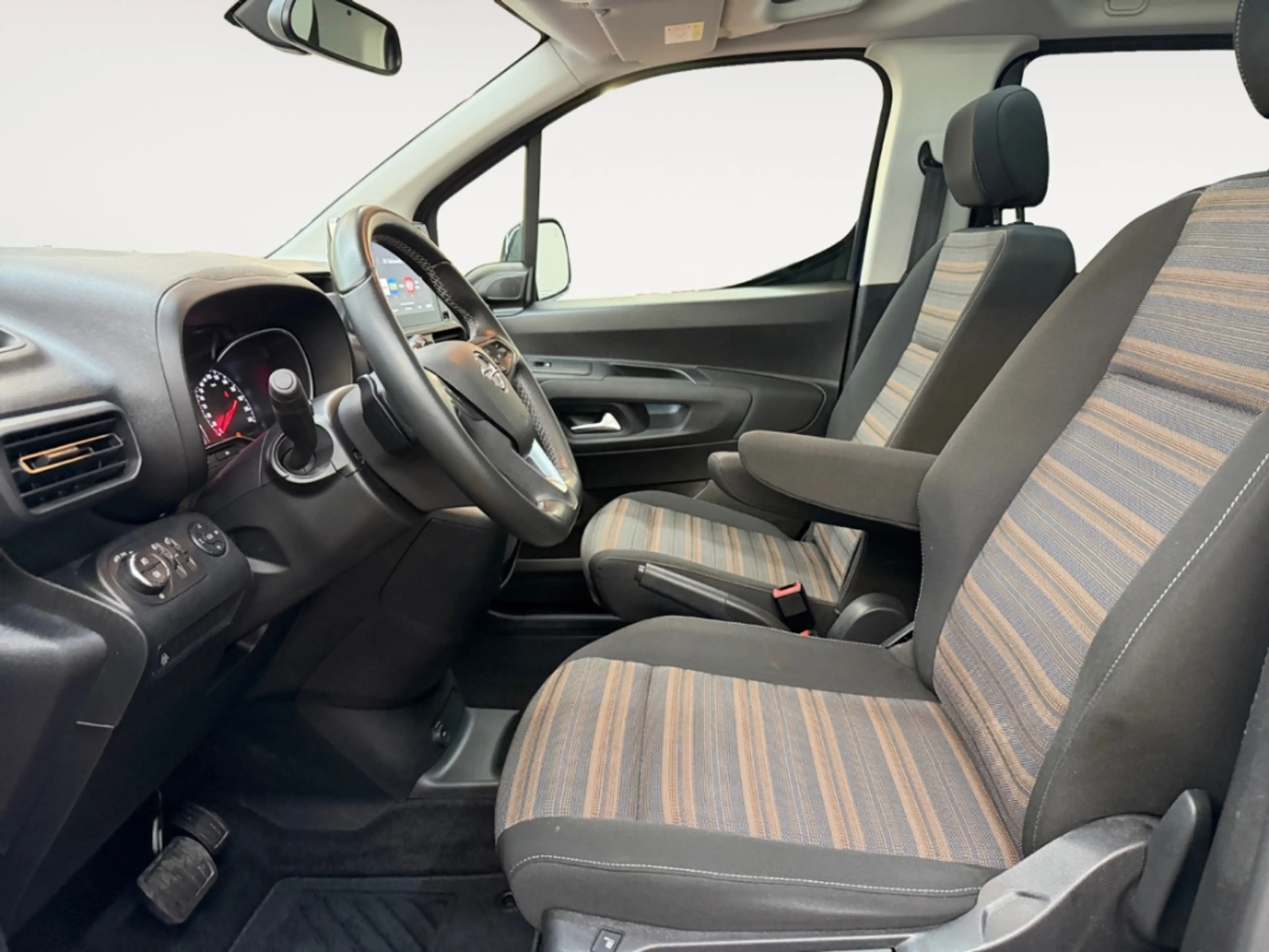 Opel Combo Life Elegance AUTOMATIK NAV PANODACH KAMERA SITZ.HZG TE — photo 9