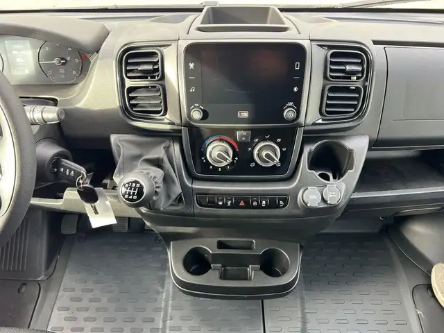 Opel Movano view 8