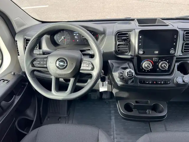 Opel Movano view 7