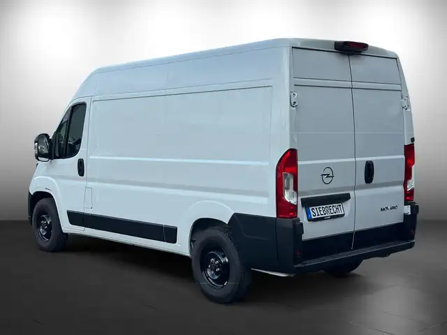 Opel Movano view 4