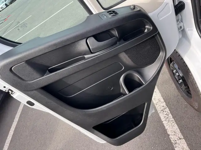 Opel Movano view 10