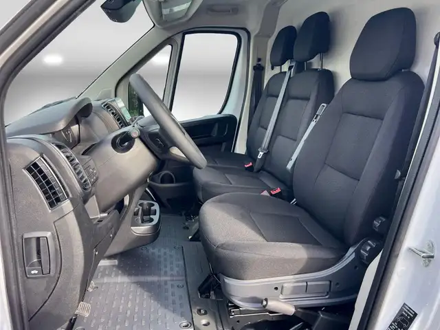 Opel Movano view 6