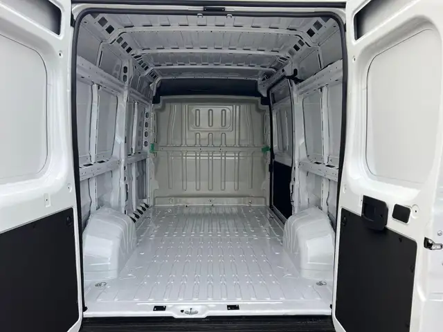 Opel Movano view 14