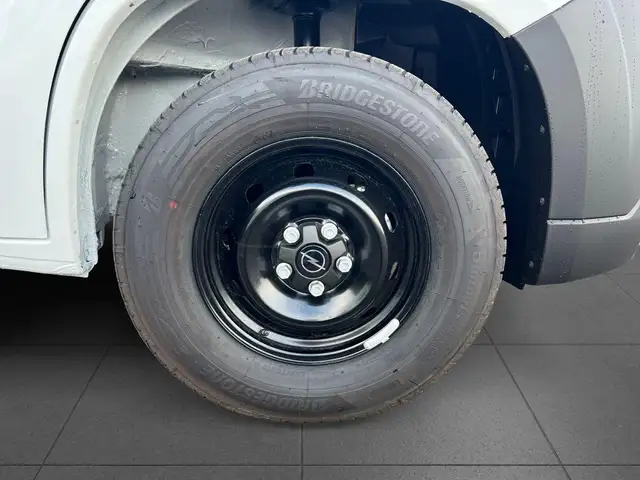 Opel Movano view 5
