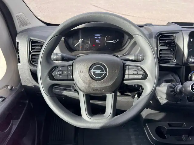 Opel Movano view 9