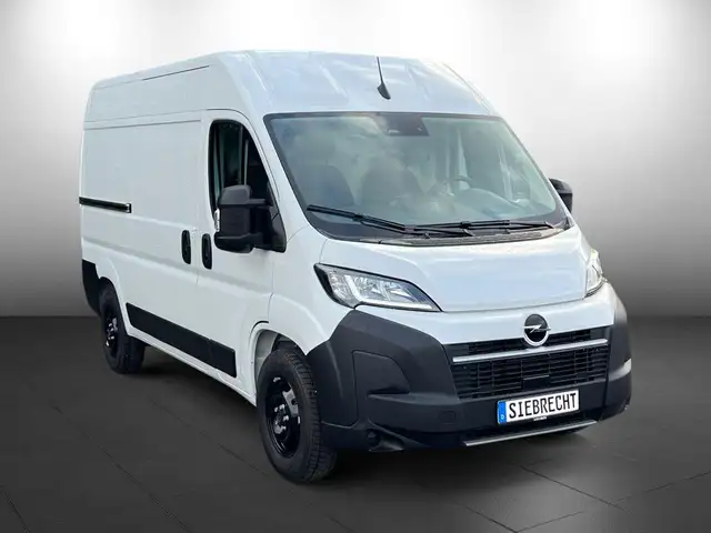 Opel Movano view 2