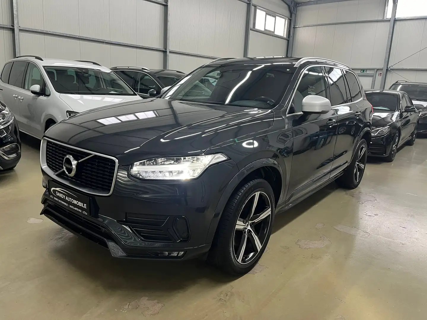 Volvo XC90 R Design AWD 7.Sitzer AHK Kamera PANO ACC Grau - 1