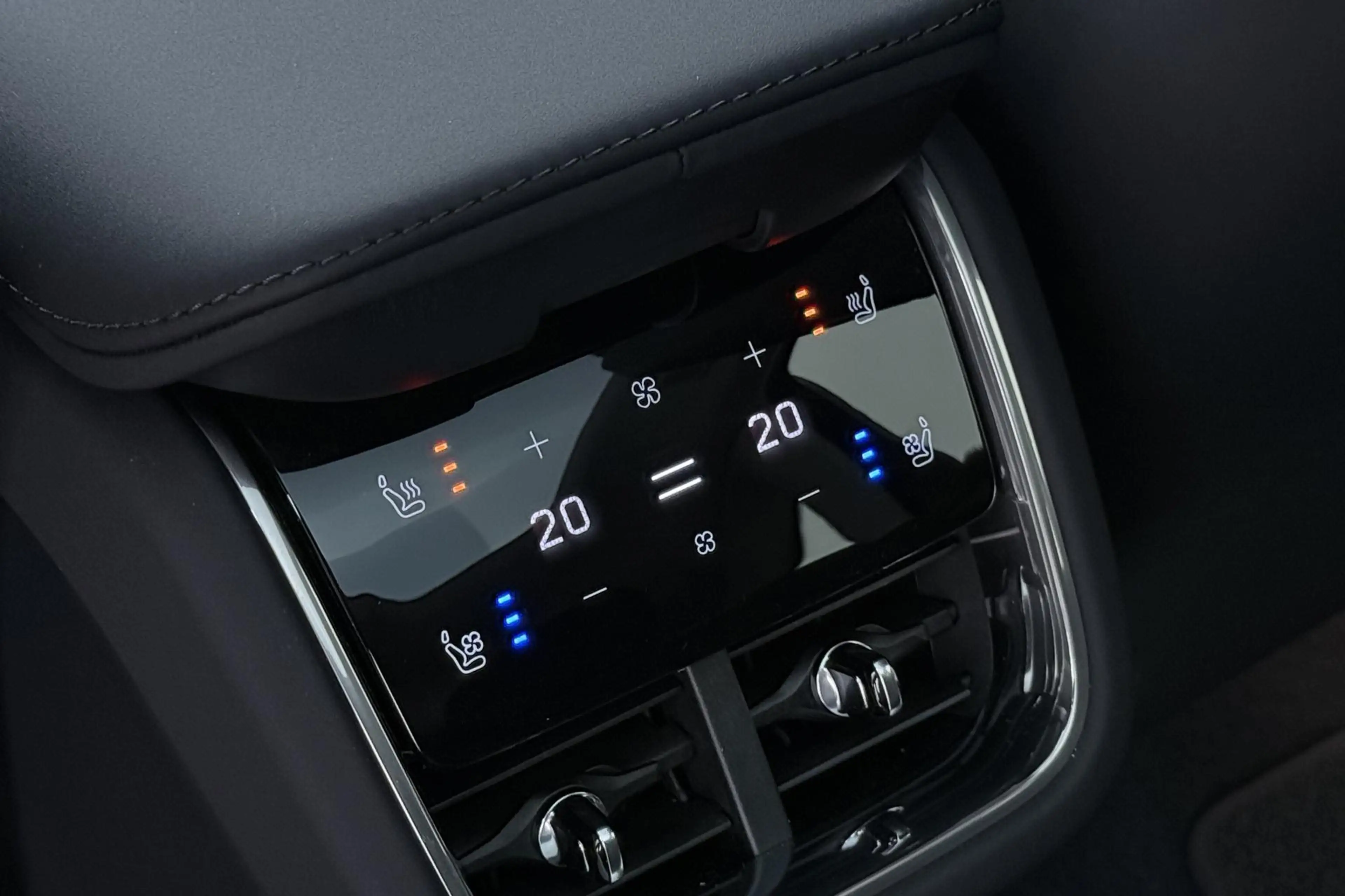 Volvo ES90 Single Motor Extended Range Ultra 92 kWh | FACELIF — photo 44