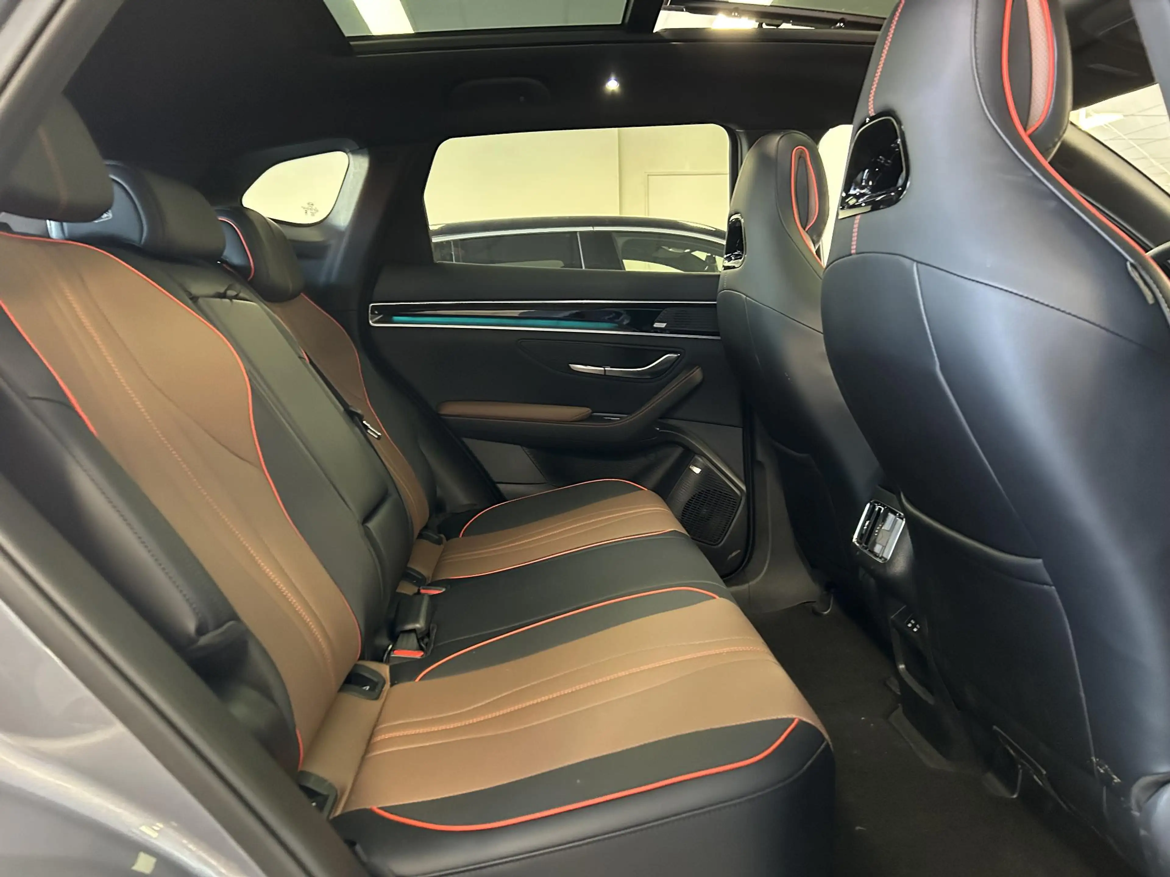 BYD Seal U 1.5 DM-i FWD Boost | PANO | BRUIN LEDER | NAVI | C — photo 31
