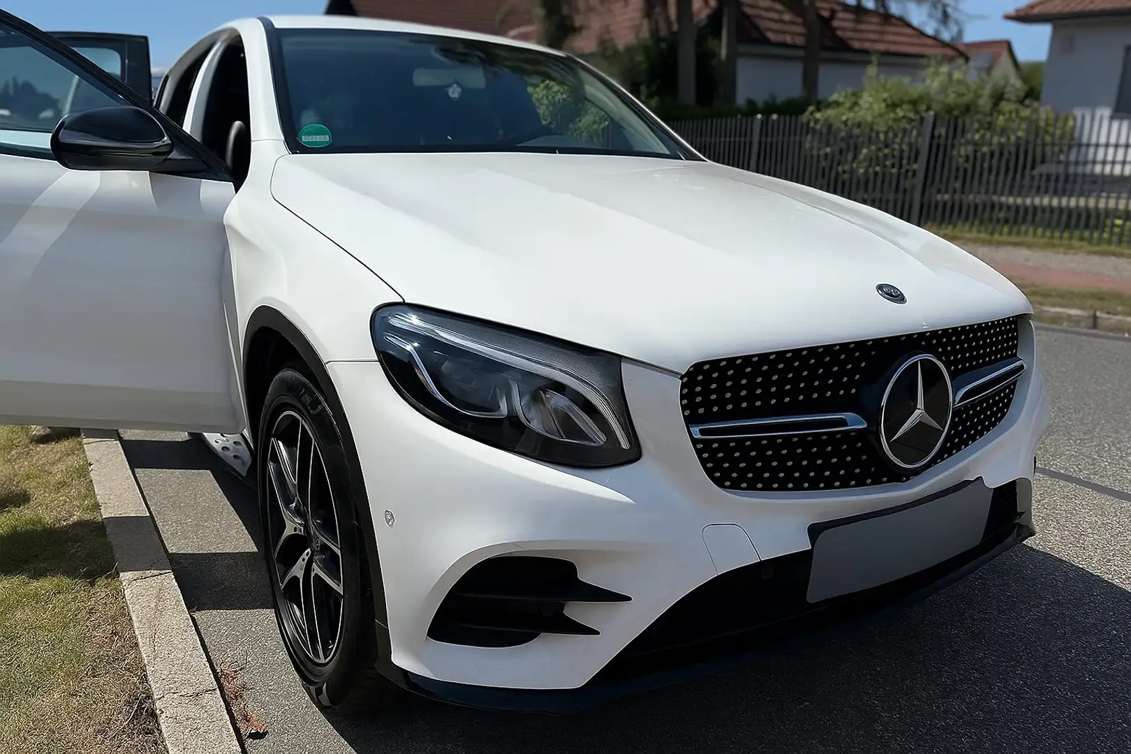Mercedes-Benz GLC 250 GLC 250 Coupe 4Matic 9G-TRONIC White - 1