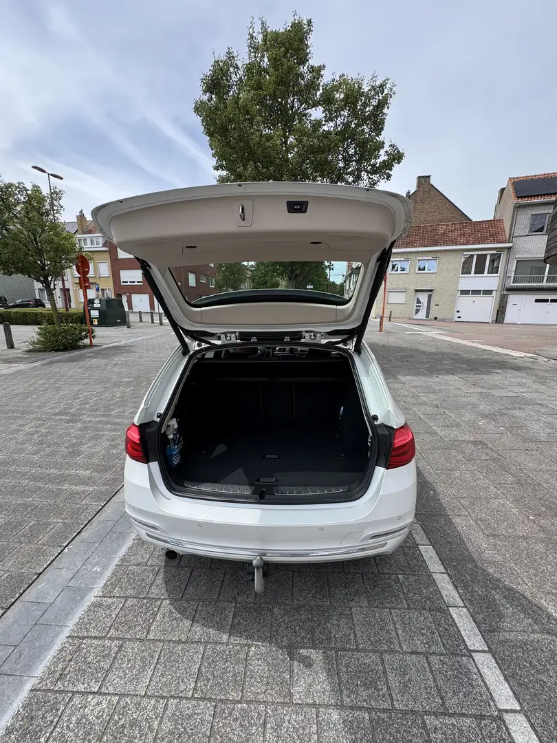 BMW 318 318d Touring Luxury Line - 2