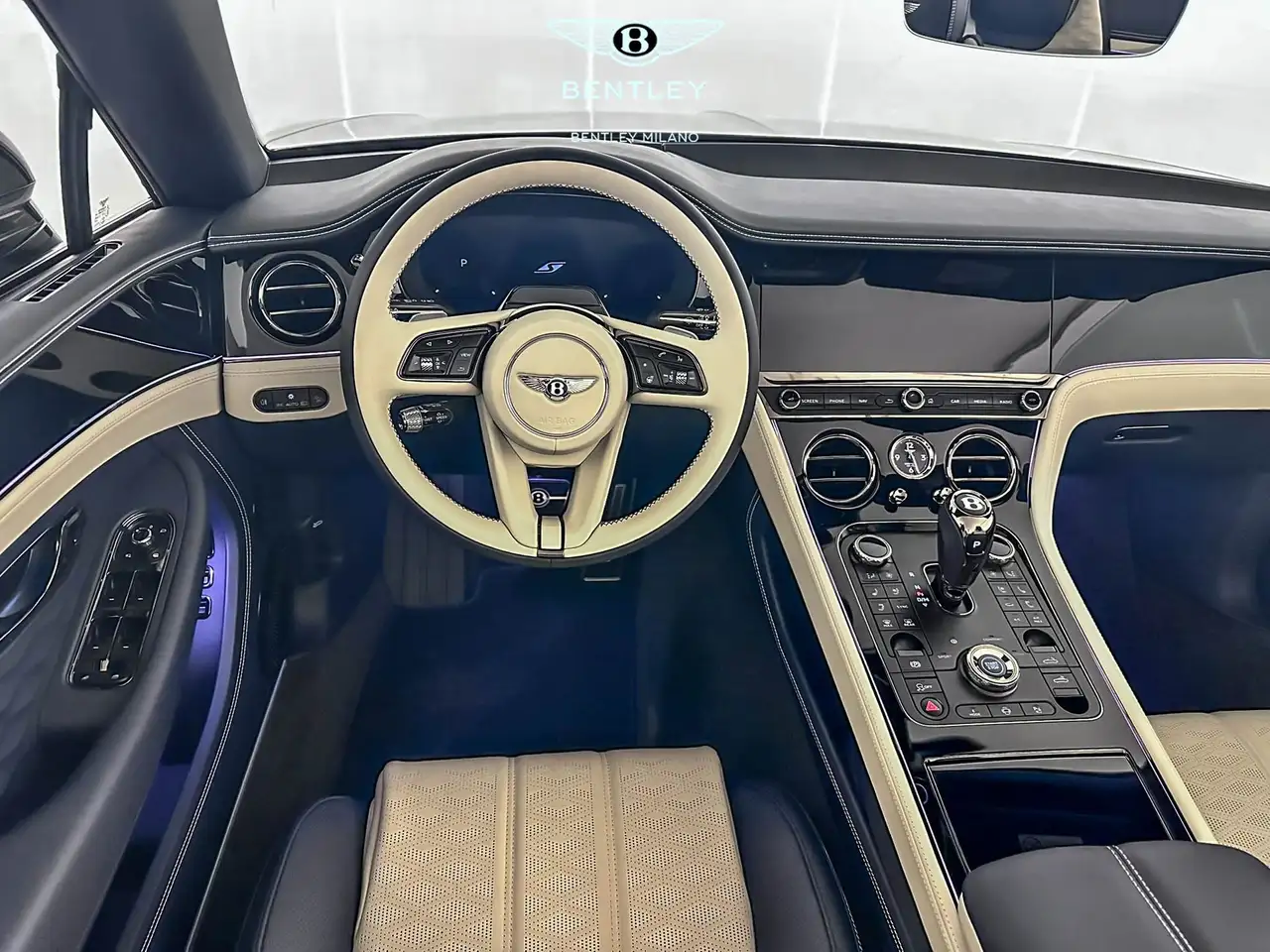 Bentley Continental GTC 2026 — фото 13