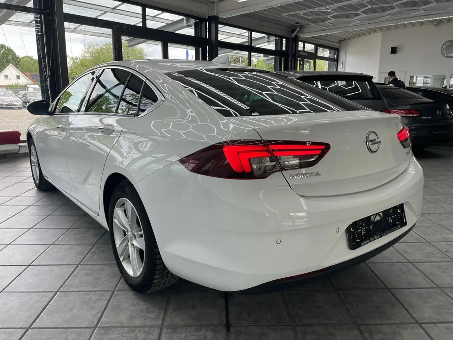 Opel Insignia Innovation B-Sport, 1 Hd!, Leder,Kamera Bílá - 2