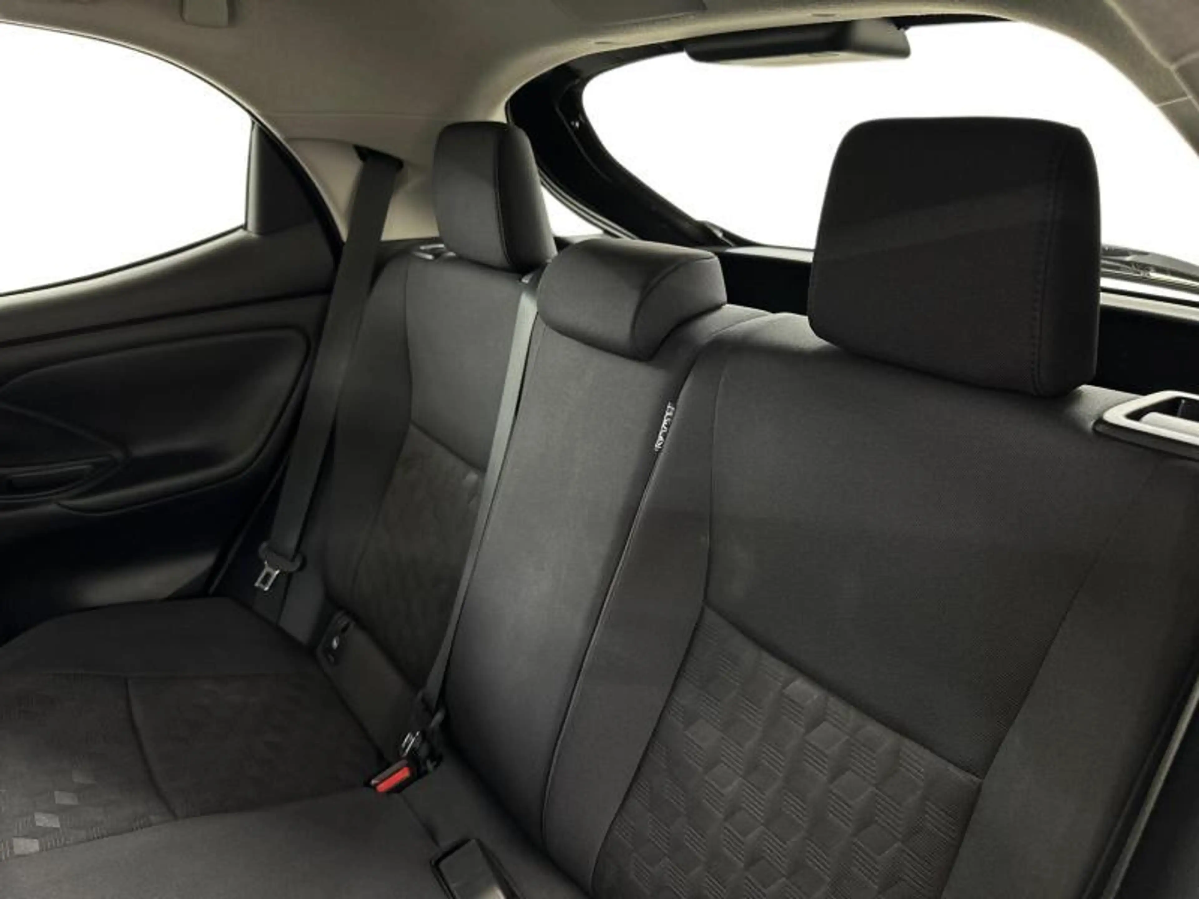 Toyota Yaris Dynamic — photo 10