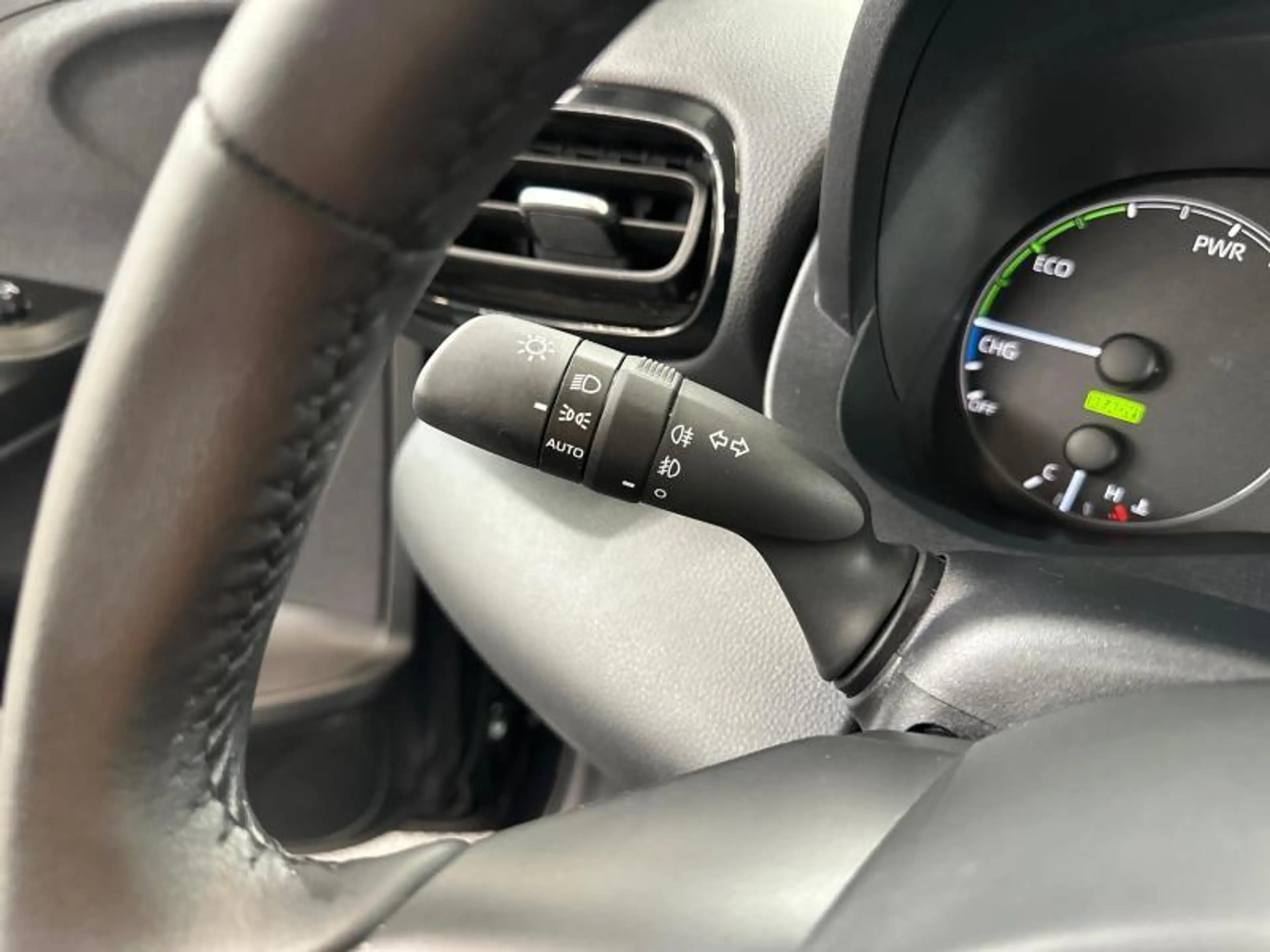 Toyota Yaris Dynamic — photo 22