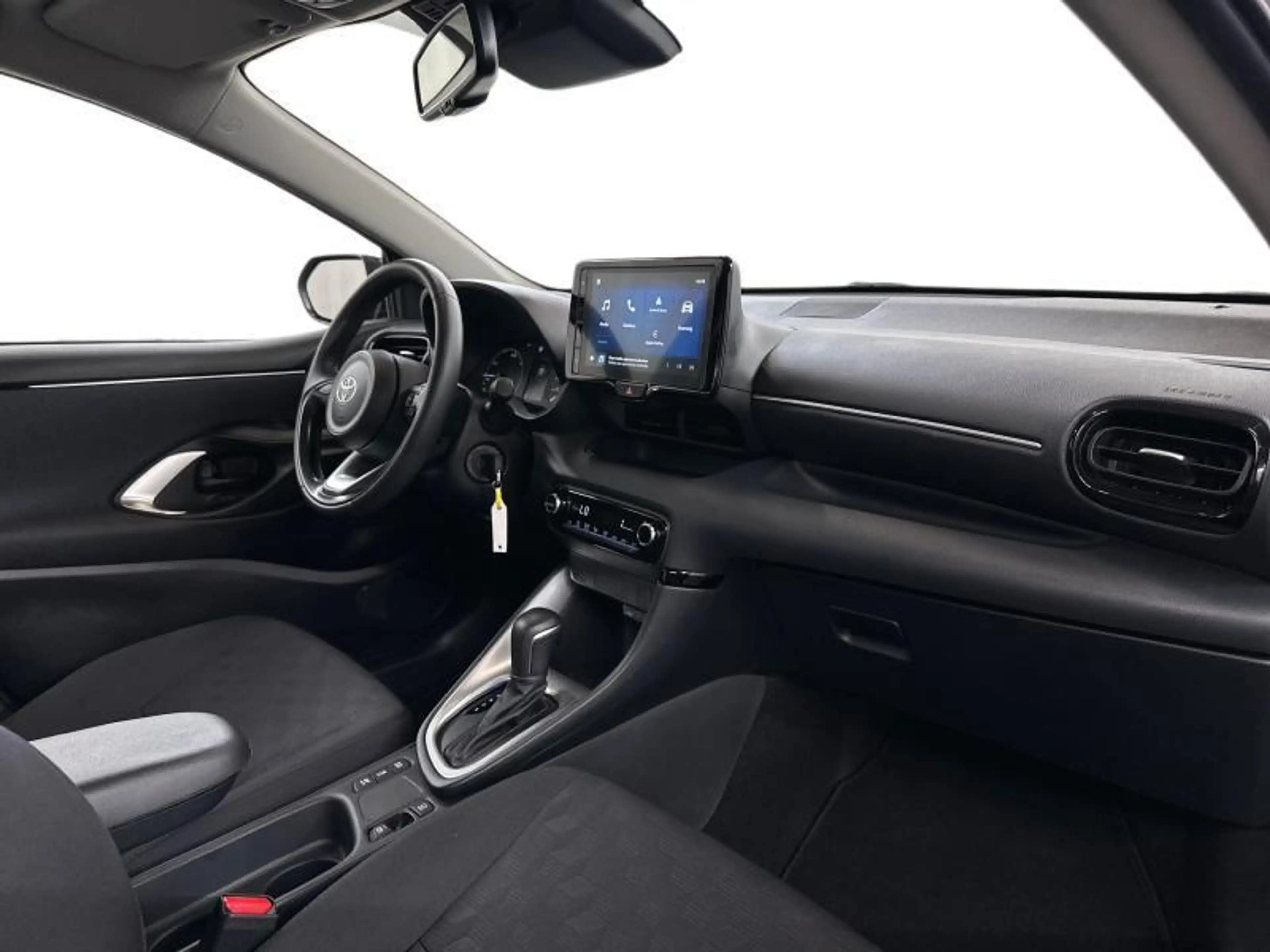 Toyota Yaris Dynamic — photo 6