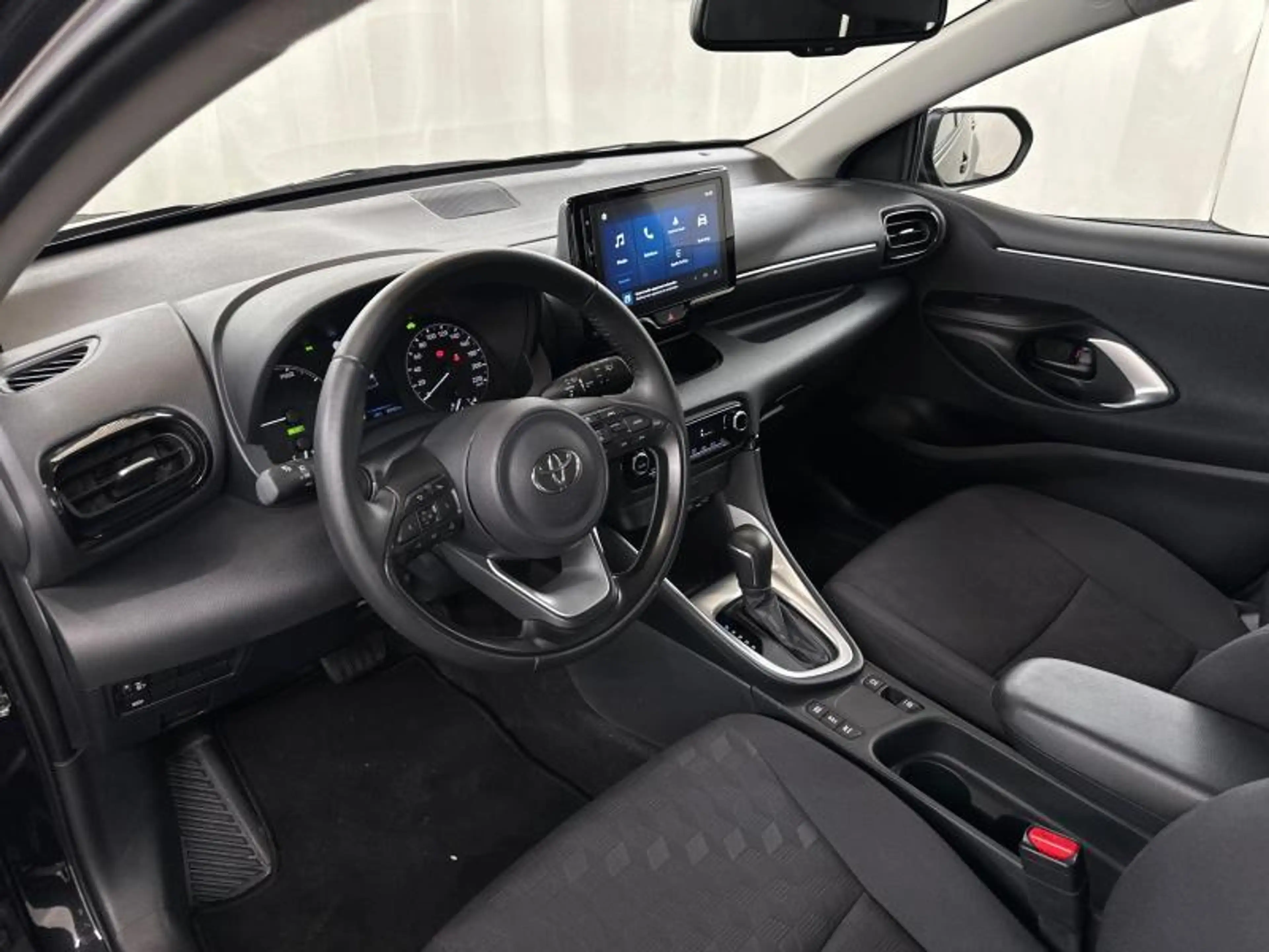 Toyota Yaris Dynamic — photo 18
