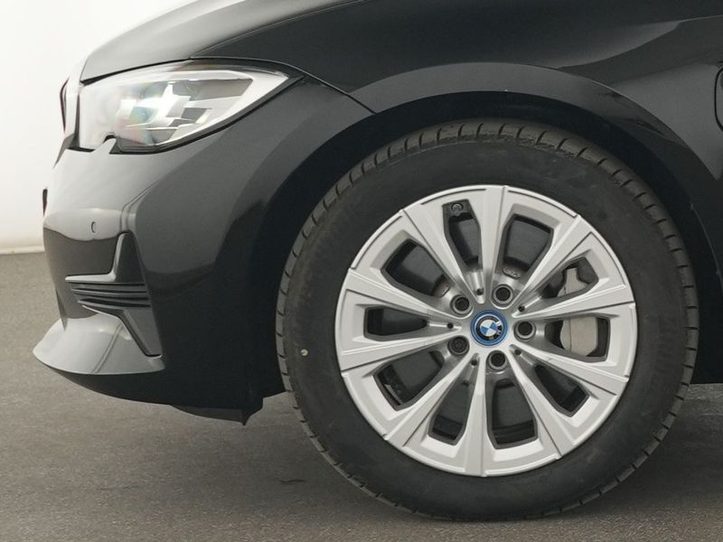 BMW 330 e Advantage Panorama|AHK|Navigation|LED — photo 13