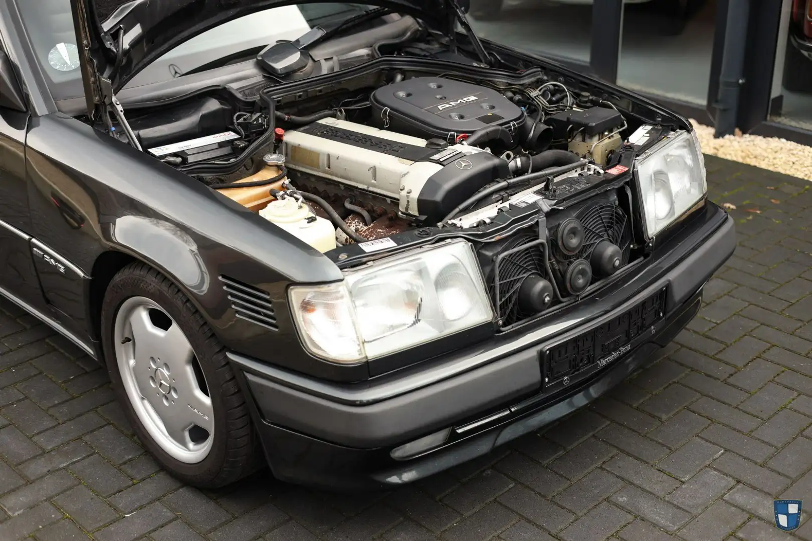 Mercedes-Benz E 300 3.4 AMG Kombi Schwarz - 2
