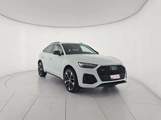 Audi Q5 view 7