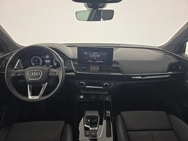 Audi Q5 view 12