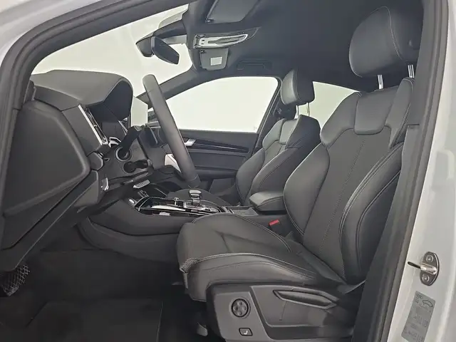 Audi Q5 view 10