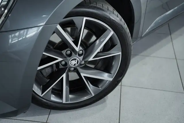 Skoda Superb view 3