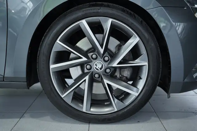 Skoda Superb view 8