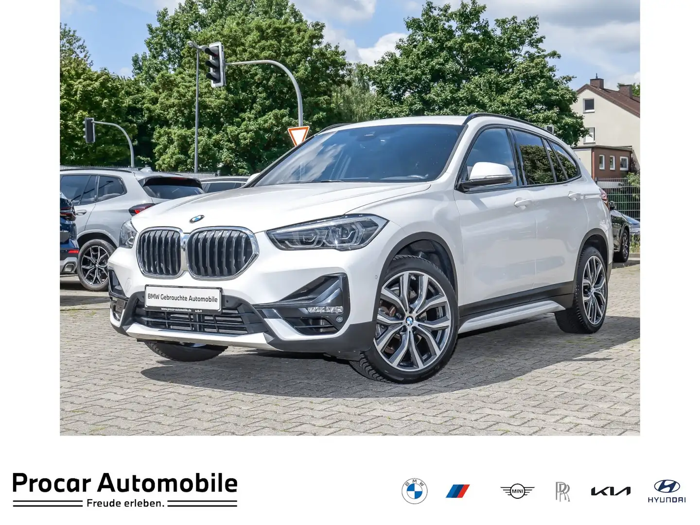 BMW X1 sDrive20i Sport Line AHK HuD LED RFK HiFi DAB Wit - 1