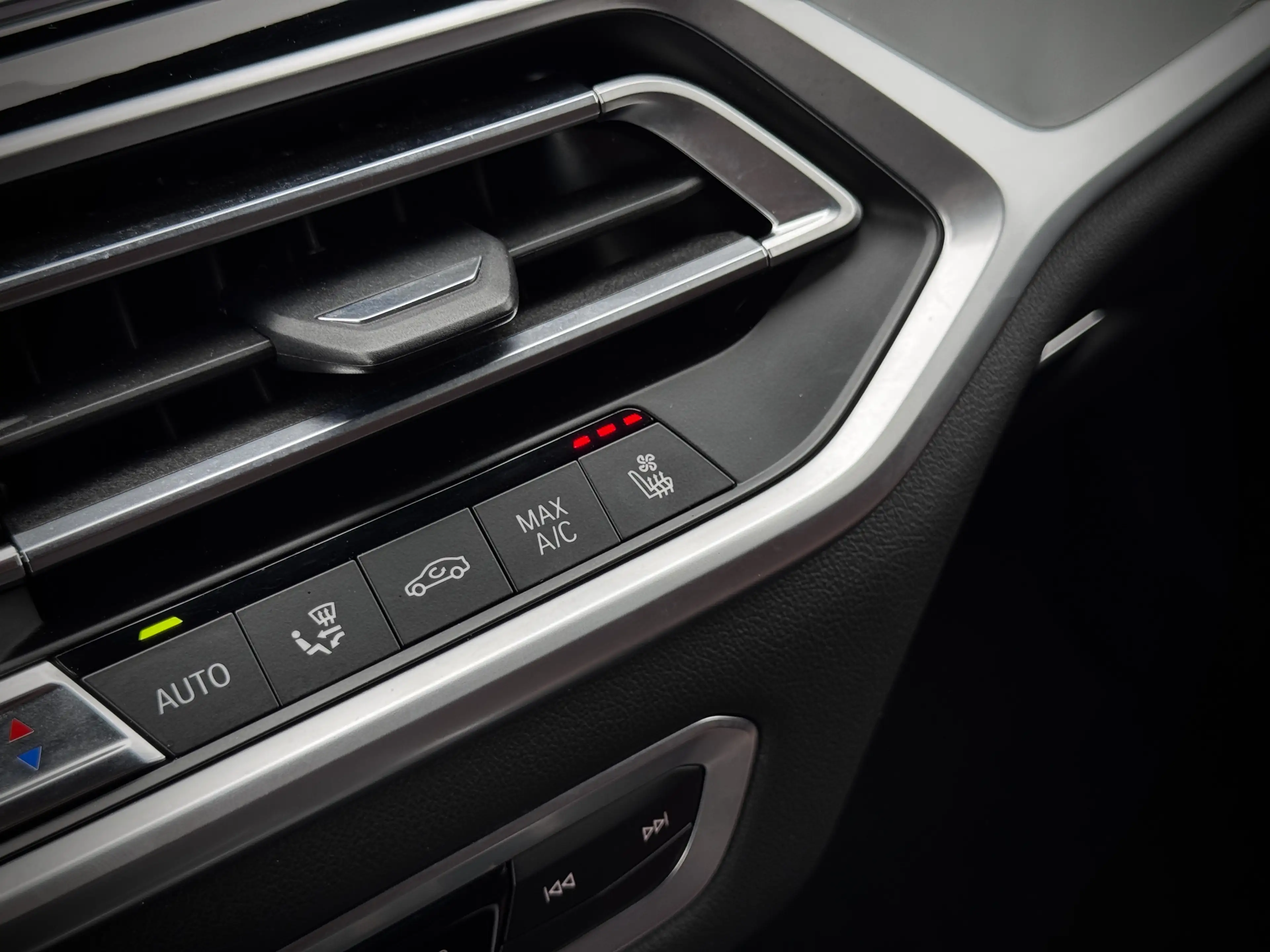 BMW X7 M50i xDrive | Full Option | Pano | B&W | Laser | M — photo 32