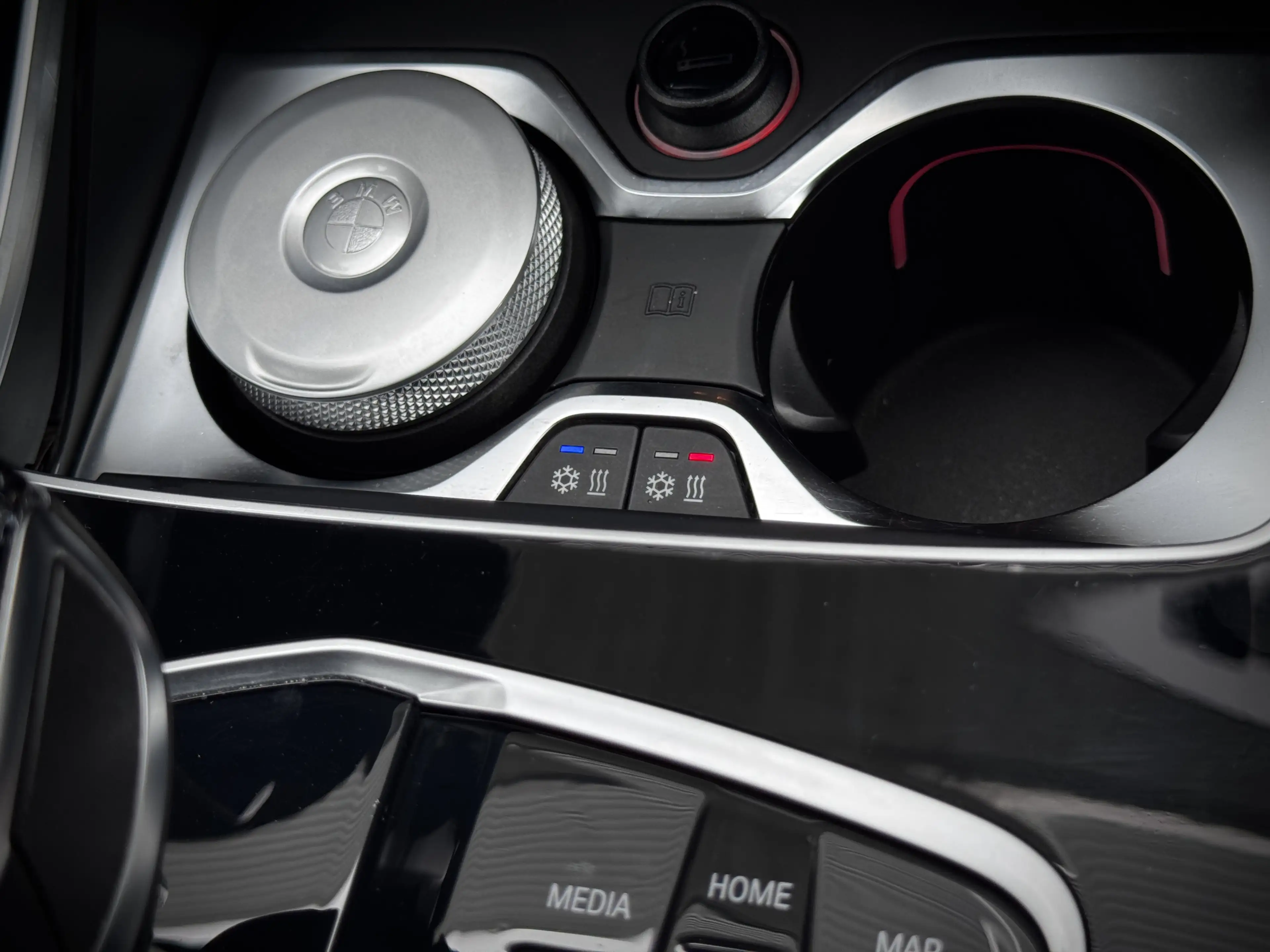 BMW X7 M50i xDrive | Full Option | Pano | B&W | Laser | M — photo 35
